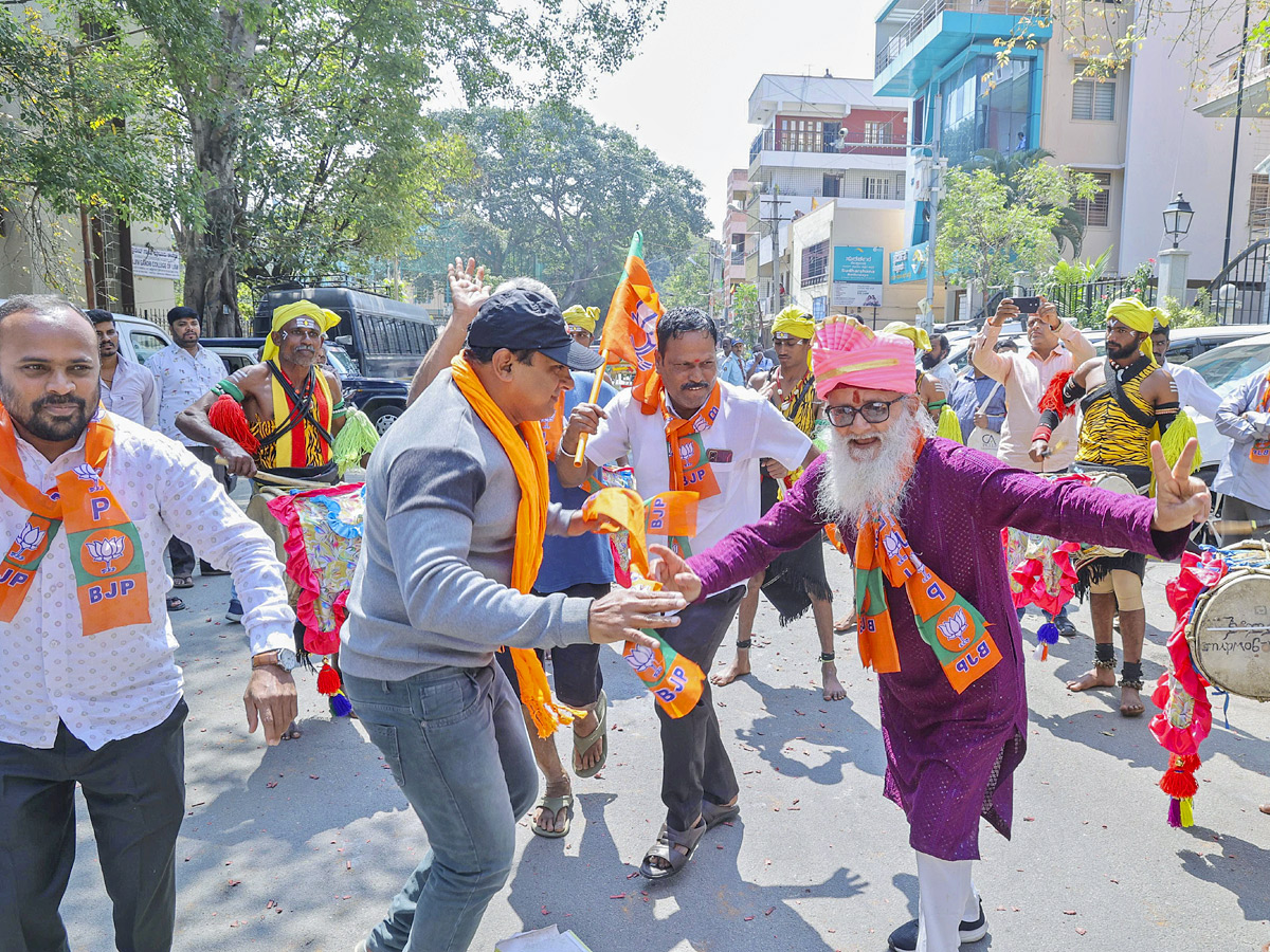 Delhi Assembly Election Results 2025: Celebrations of landslide victory of BJP in Delhi Assembly Elections Photos27