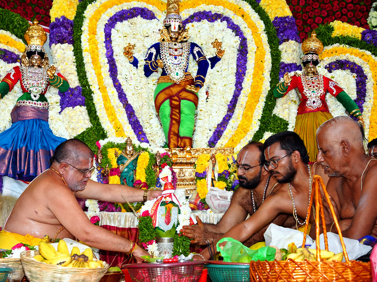 venkateswara swamy kalyanam at karimnagar photos2