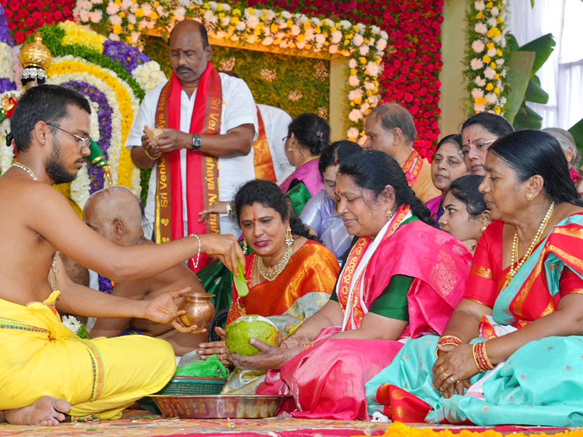 venkateswara swamy kalyanam at karimnagar photos3