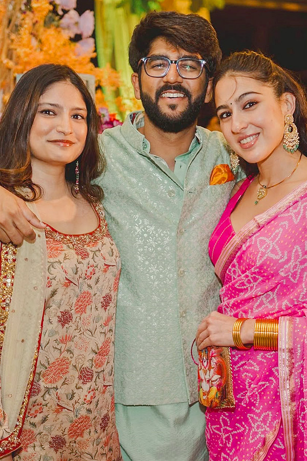 Sara Ali Khan Enjoys Friends Wedding, Shares Adorable Moments With Family Photos2