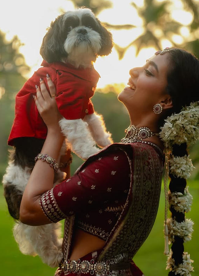 Keerthy Suresh looks stunning in her bridal saree3