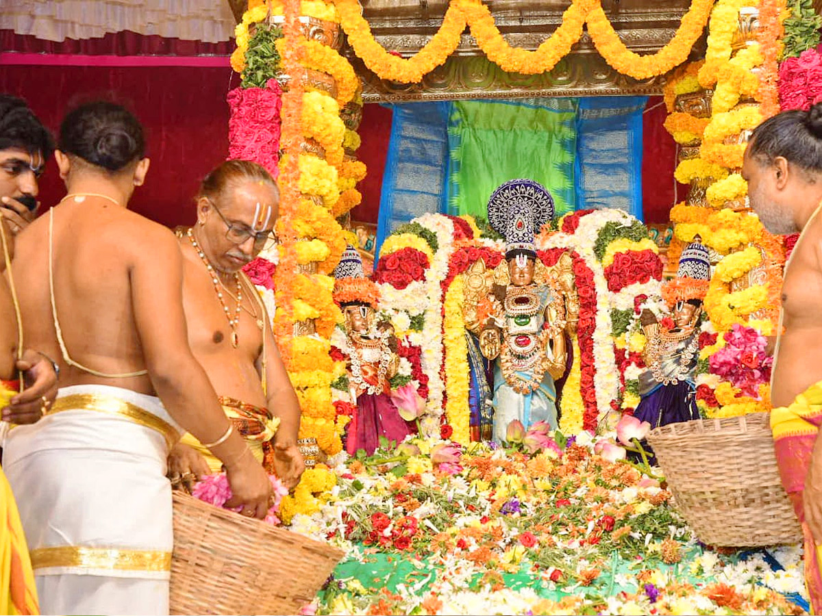 Pushpa Yagam Performed To Sri Lakshmi Venkateswara Swamy Temple In Kadapa Photos10