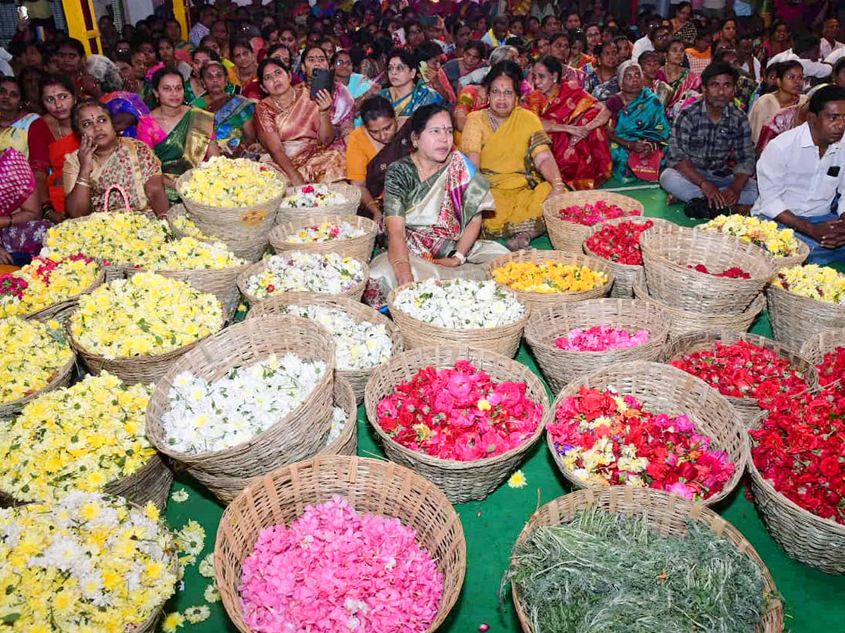 Pushpa Yagam Performed To Sri Lakshmi Venkateswara Swamy Temple In Kadapa Photos17