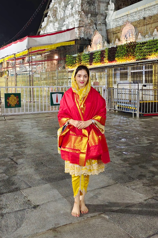 Tollywood celebrities visits tirumala: Photos4