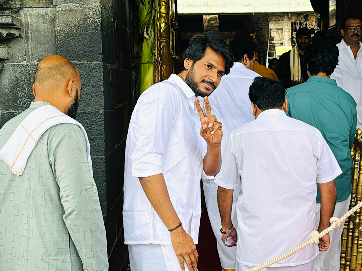 Tollywood celebrities visits tirumala: Photos8