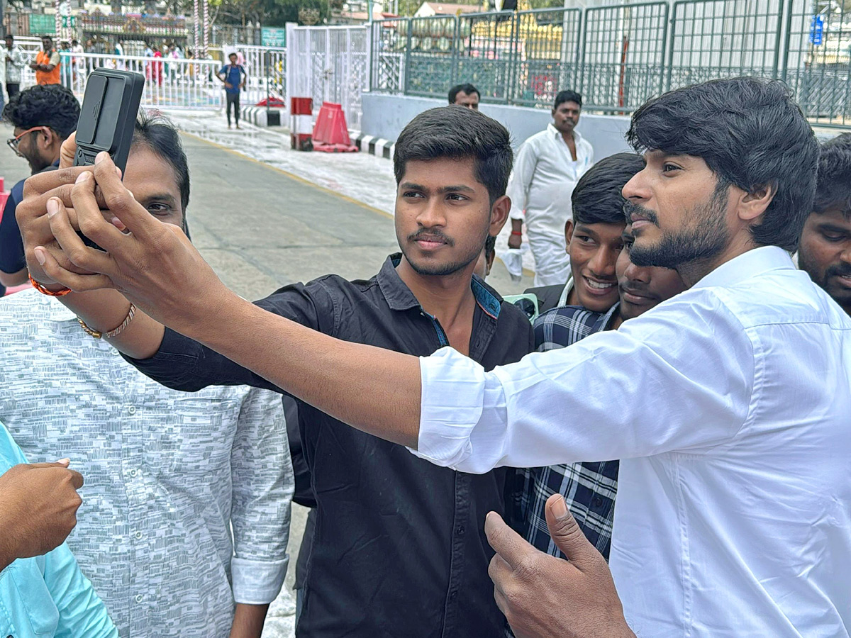 Tollywood celebrities visits tirumala: Photos9