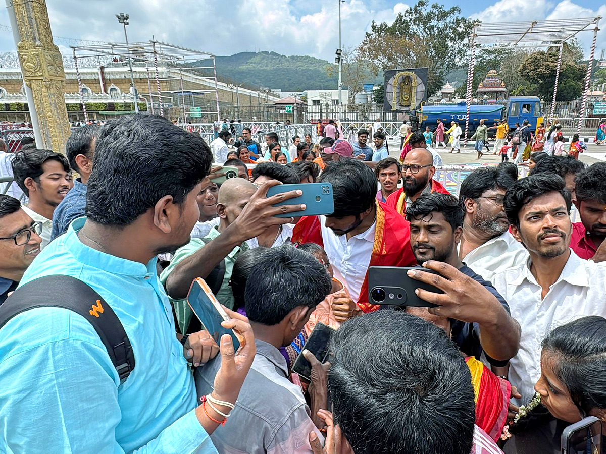 Tollywood celebrities visits tirumala: Photos11