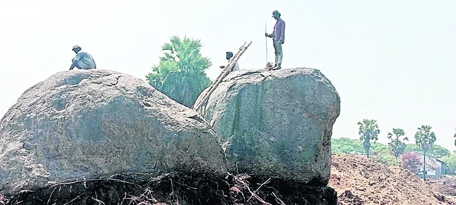 దద్దరిల్లుతున్న బాంబుల మోత1