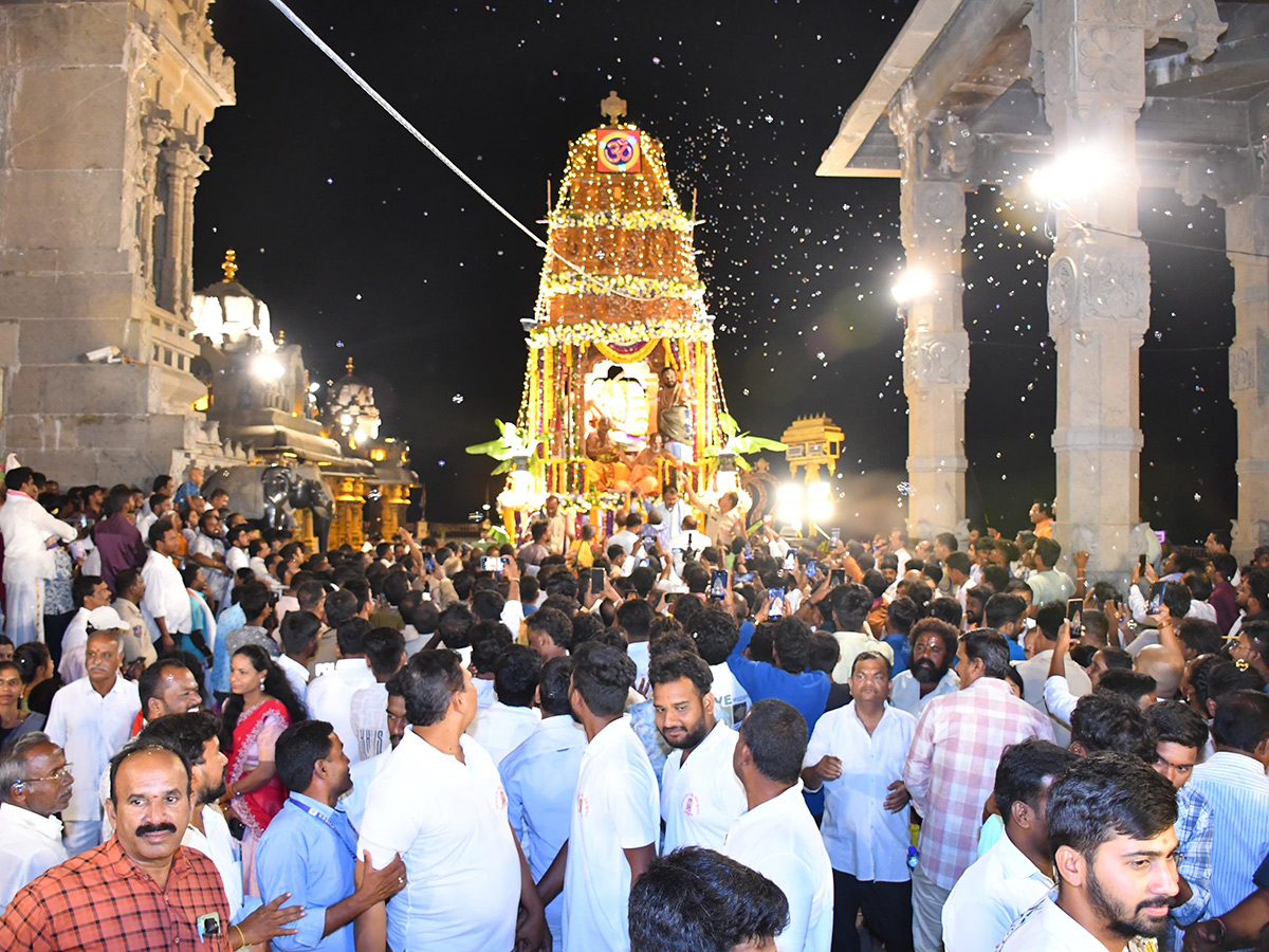 Sri Lakshmi Narasimha Swamy Temple Yadagirigutta1