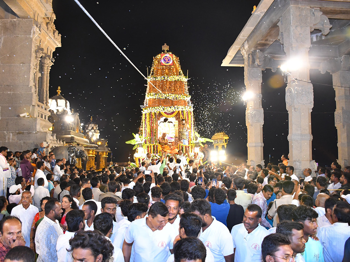 Sri Lakshmi Narasimha Swamy Temple Yadagirigutta3