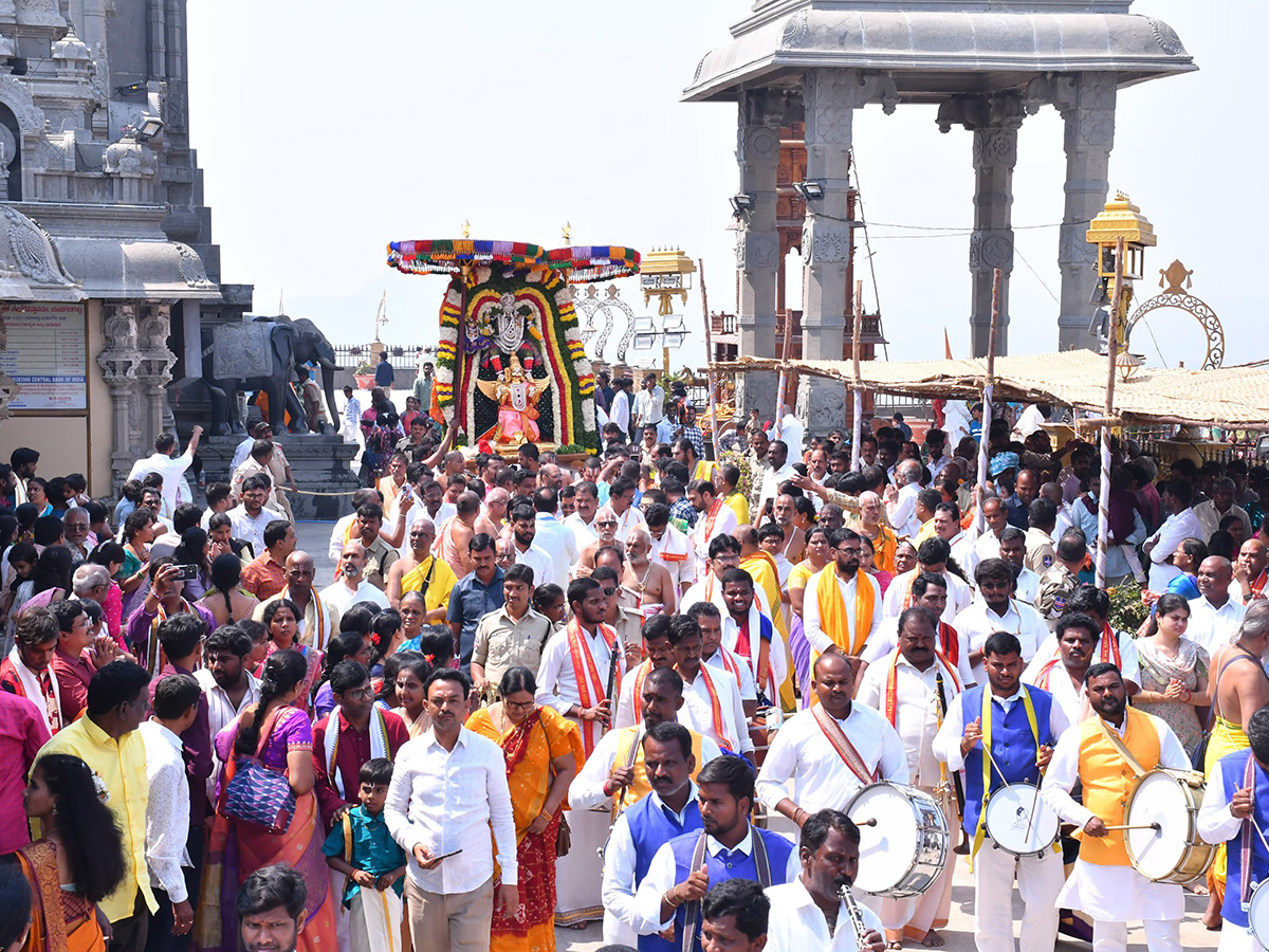 Sri Lakshmi Narasimha Swamy Temple Yadagirigutta7