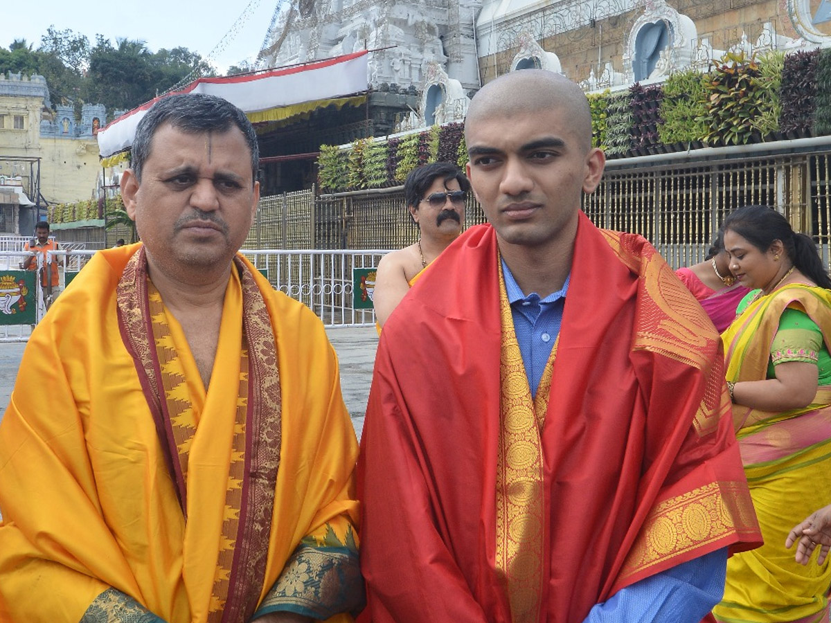 World Chess Champion Gukesh Dommaraju Visits Tirumala With Family Photos2