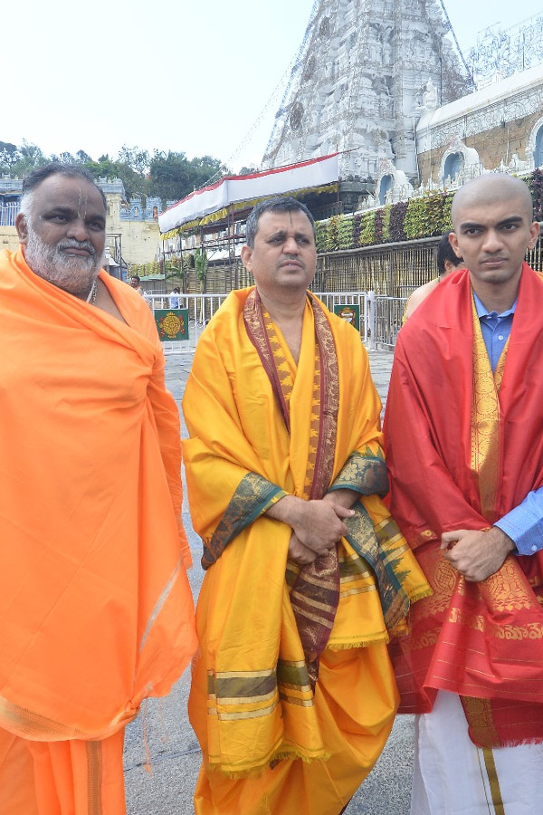 World Chess Champion Gukesh Dommaraju Visits Tirumala With Family Photos13