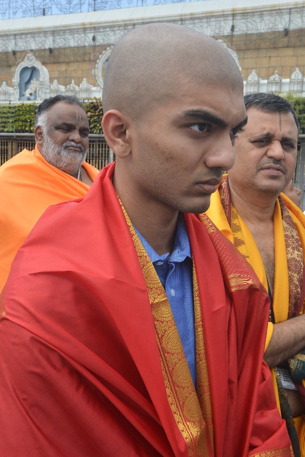 World Chess Champion Gukesh Dommaraju Visits Tirumala With Family Photos5