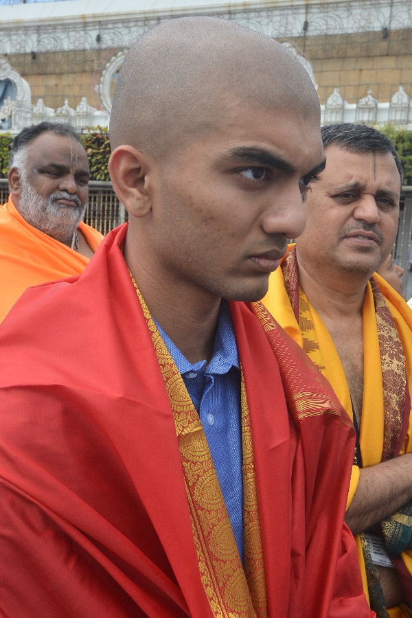 World Chess Champion Gukesh Dommaraju Visits Tirumala With Family Photos6