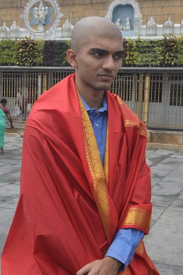 World Chess Champion Gukesh Dommaraju Visits Tirumala With Family Photos7