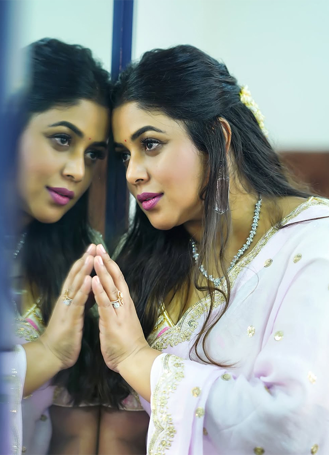 Actress Shamna Kasim Latest Photos Goes Viral5