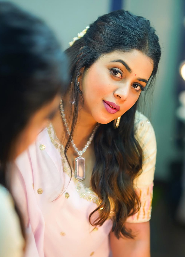 Actress Shamna Kasim Latest Photos Goes Viral9