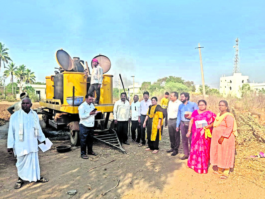 అంకాపూర్‌లో కడప వ్యవసాయాధికారులు1