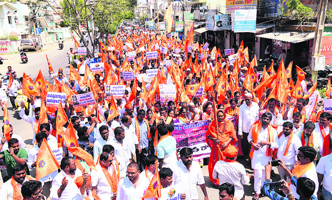 పొలంలో దారి విషయమై ఘర్షణ   1