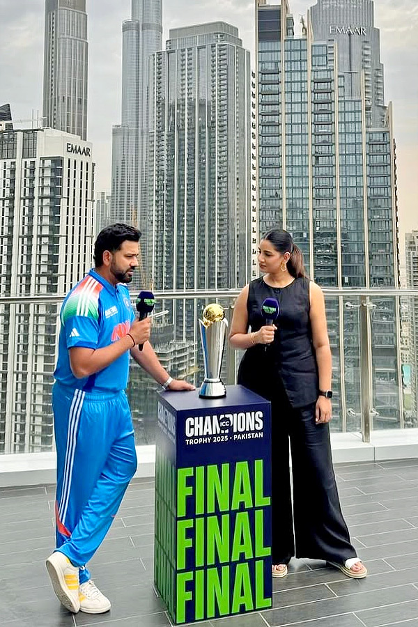 Jasprit Bumrah Wife Sanjana Ganesan With Champions Trophy Interviewed Rohit Sharma Photos2