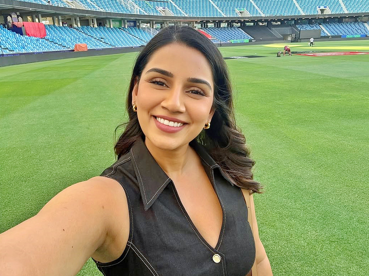 Jasprit Bumrah Wife Sanjana Ganesan With Champions Trophy Interviewed Rohit Sharma Photos12