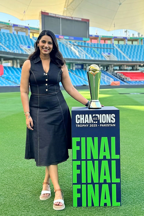 Jasprit Bumrah Wife Sanjana Ganesan With Champions Trophy Interviewed Rohit Sharma Photos9