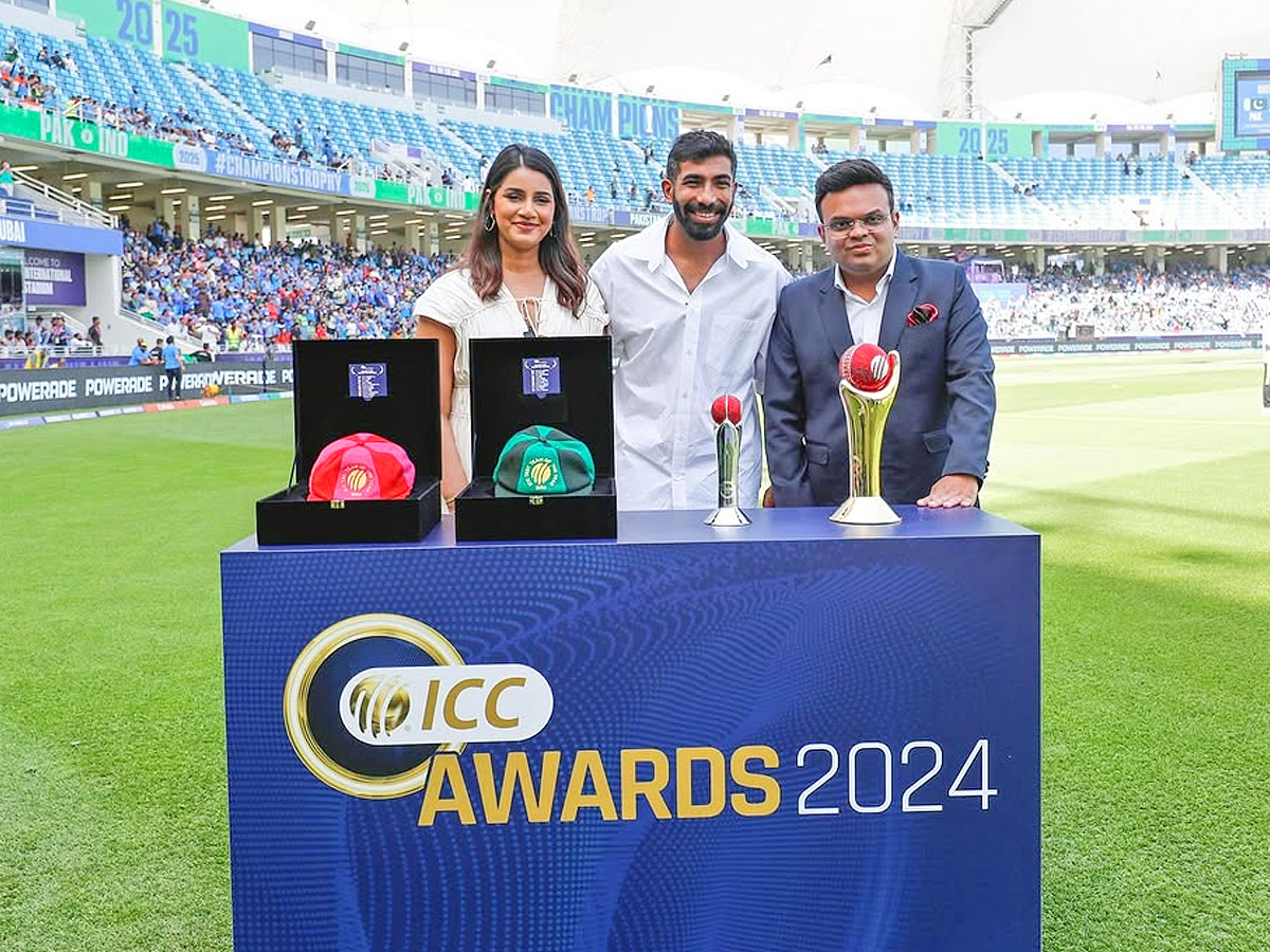 Jasprit Bumrah Wife Sanjana Ganesan With Champions Trophy Interviewed Rohit Sharma Photos10