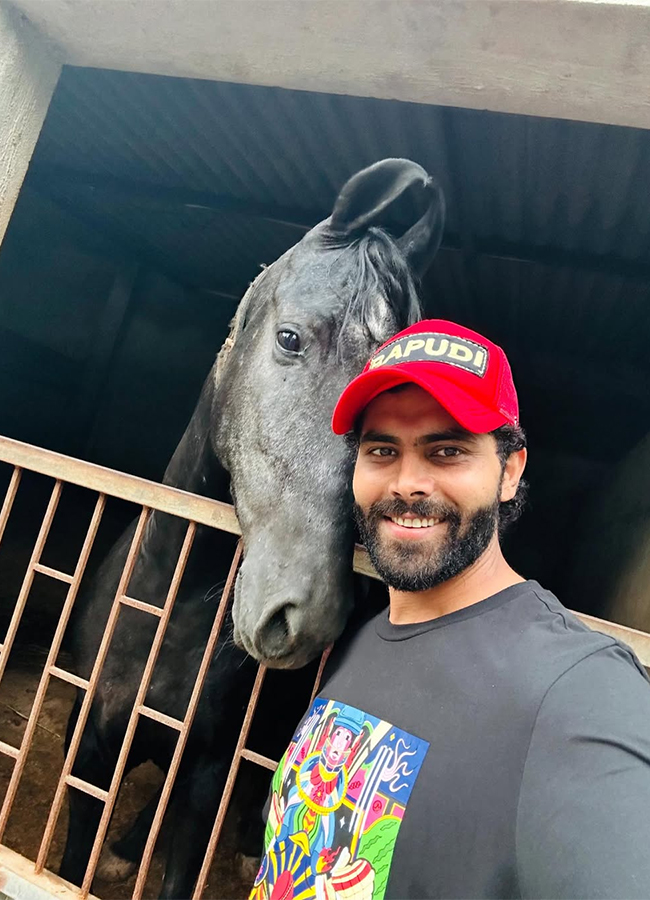 Ravindra Jadeja Rides Horse at his Farm House5