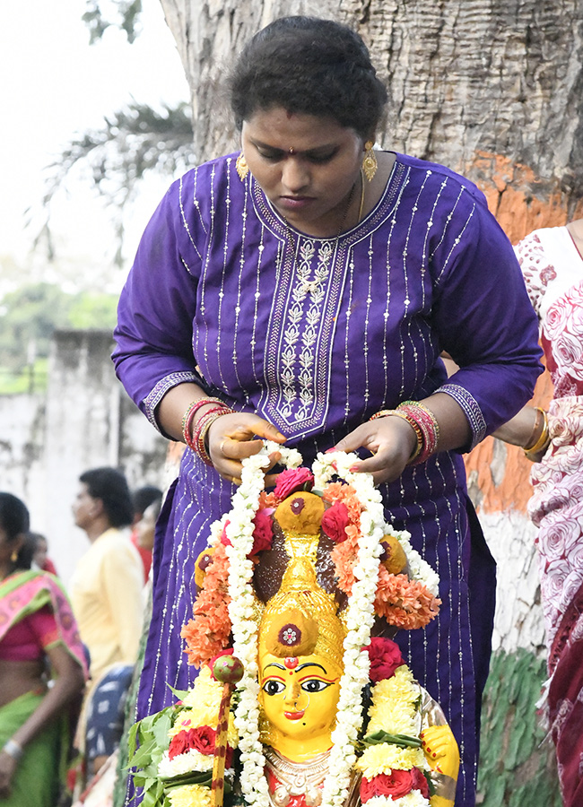 Tholella Sambaram In Pydithalli Sirimanu Utsavam Photos11