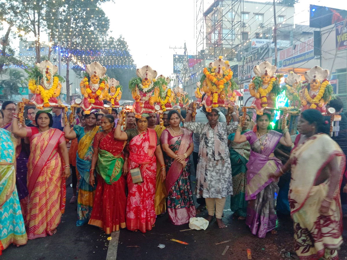 Tholella Sambaram In Pydithalli Sirimanu Utsavam Photos14