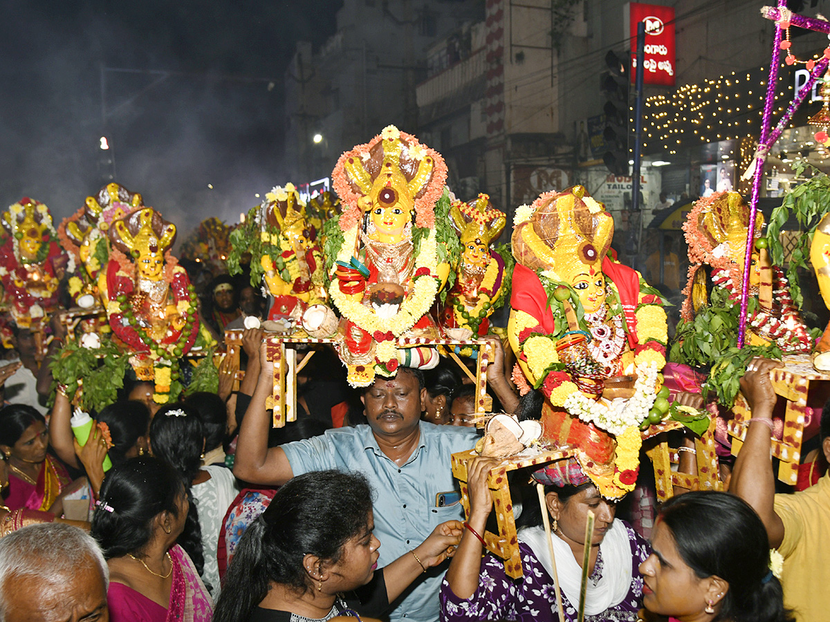 Tholella Sambaram In Pydithalli Sirimanu Utsavam Photos2