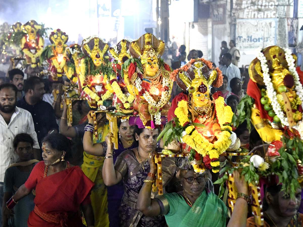 Tholella Sambaram In Pydithalli Sirimanu Utsavam Photos5