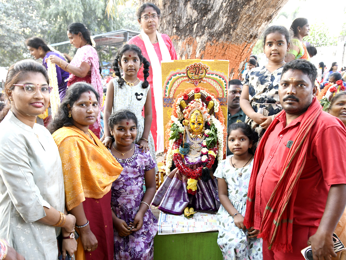 Tholella Sambaram In Pydithalli Sirimanu Utsavam Photos7