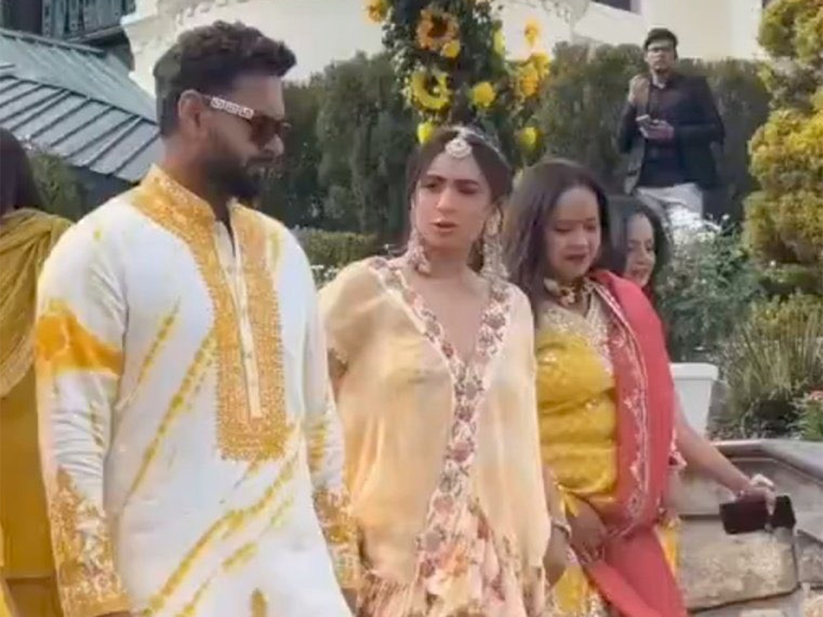 MS Dhoni at Sakshi Pant wedding photos goes viral3