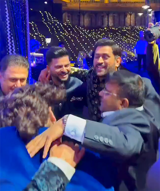 MS Dhoni at Sakshi Pant wedding photos goes viral9