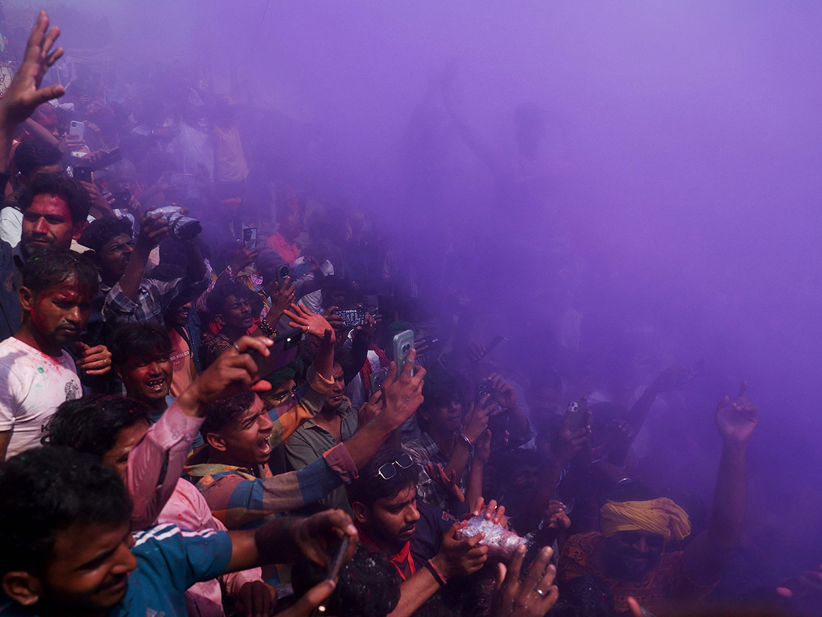 Photos Of Hindu devotees celebrate Holi With Bhasma In Varanasi10