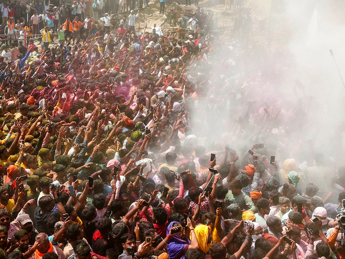 Photos Of Hindu devotees celebrate Holi With Bhasma In Varanasi12