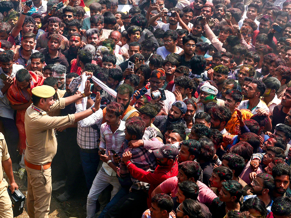 Photos Of Hindu devotees celebrate Holi With Bhasma In Varanasi14