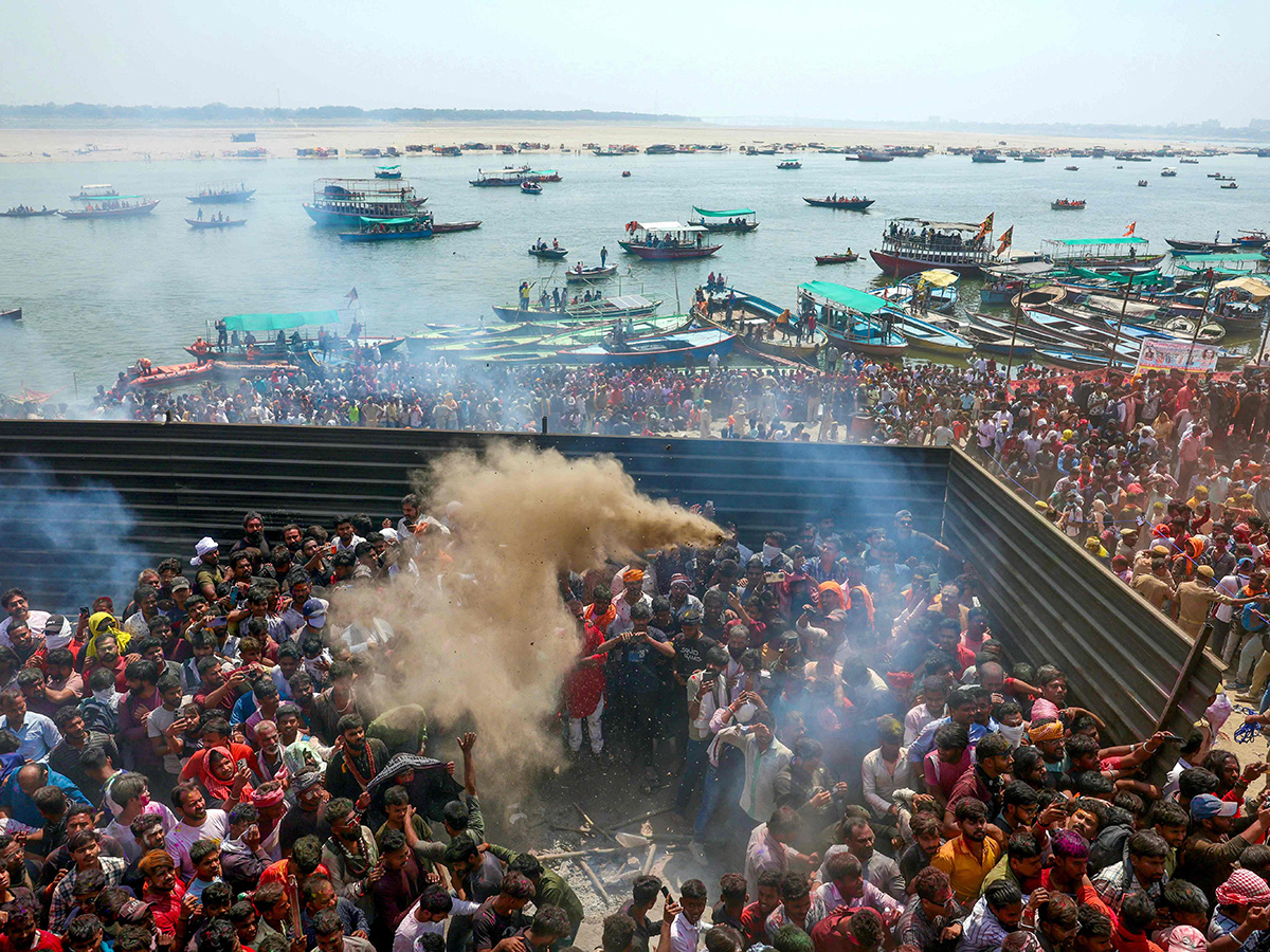 Photos Of Hindu devotees celebrate Holi With Bhasma In Varanasi2