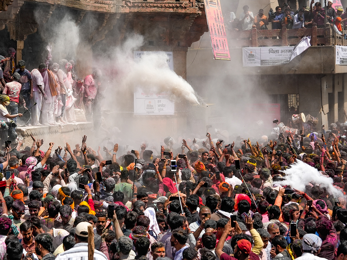 Photos Of Hindu devotees celebrate Holi With Bhasma In Varanasi6