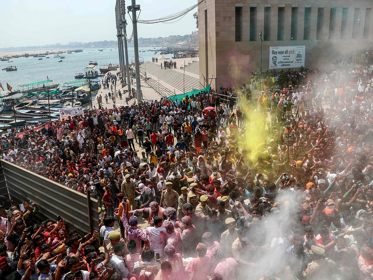 Photos Of Hindu devotees celebrate Holi With Bhasma In Varanasi9