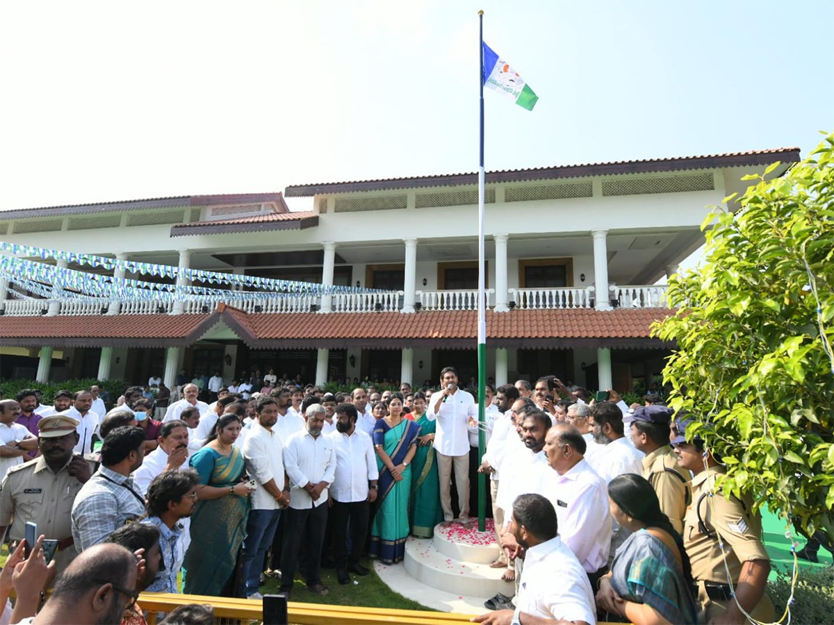 YS Jagan Participates in YSRCP Formation Day Celebrations Tadepalli12