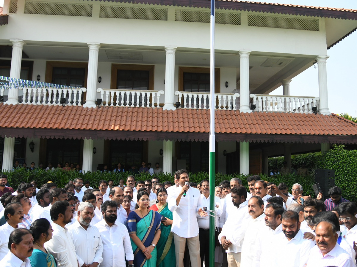 YS Jagan Participates in YSRCP Formation Day Celebrations Tadepalli9