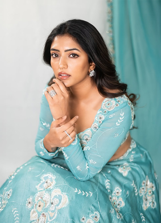 Actress Eesha Rebba New Photos2