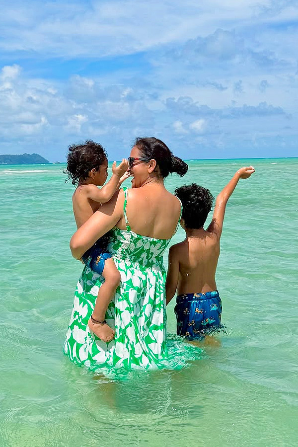 Anchor Lasya Manjunath Enjoying With Kids IN Andaman and Nicobar Islands Photos7