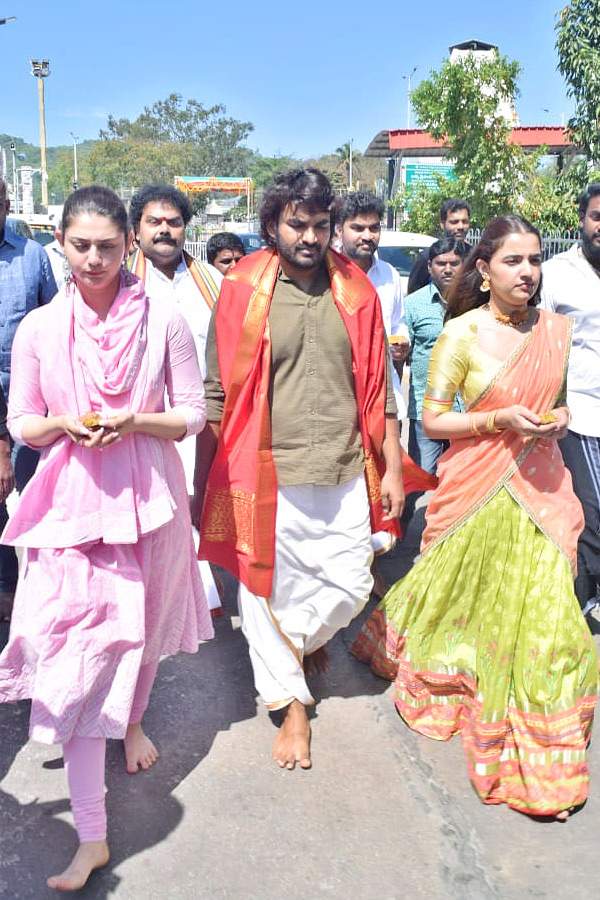 Dilruba movie hero Kiran Abbavaram, Ruxar Dhillon in Tirumala 11