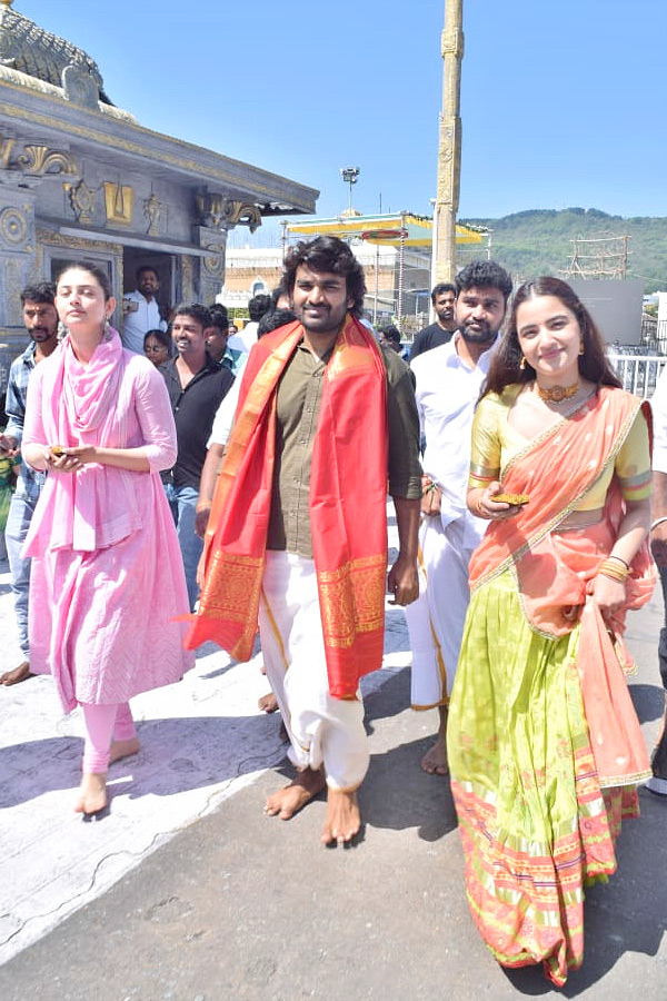 Dilruba movie hero Kiran Abbavaram, Ruxar Dhillon in Tirumala 8