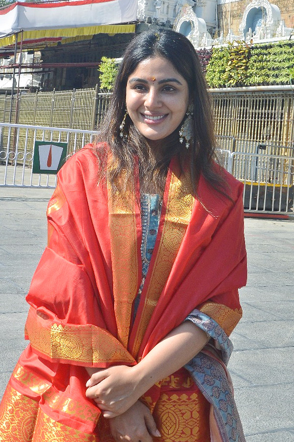 Actress Samyuktha Menon Visits Tirumala With Her Mother Photos13