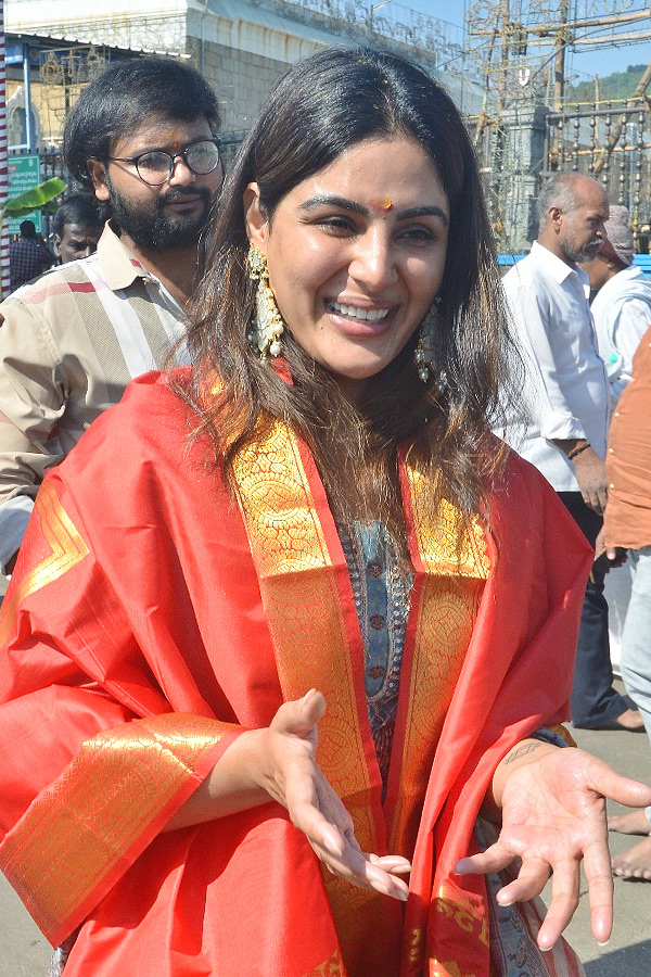 Actress Samyuktha Menon Visits Tirumala With Her Mother Photos16